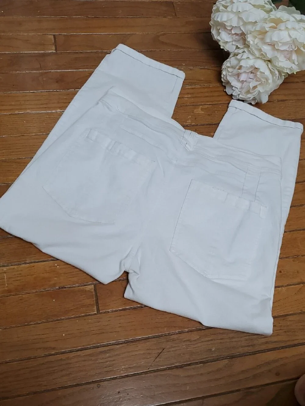 Anthro Pilcro and the Letterpress   White Jeans with Navy Printed Pocket Lining